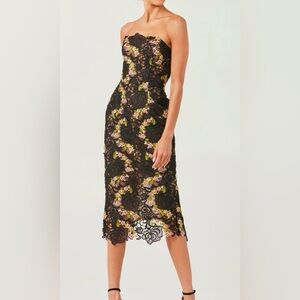 HELSI
Cecelia Floral
Embroidery & Corded Lace
Strapless
Cocktail Dress